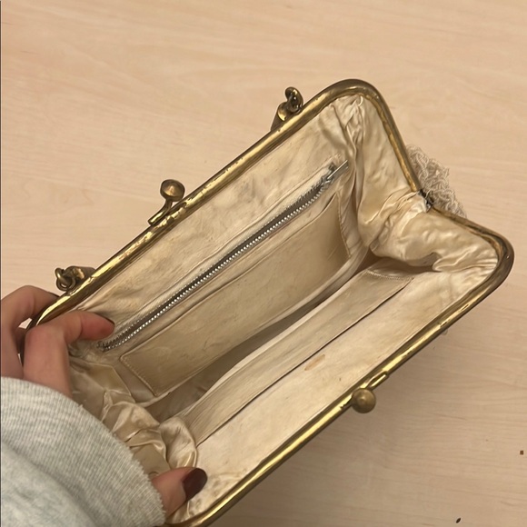 Elegant Beige Handbag - Picture 5 of 5